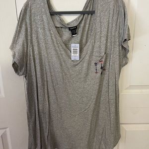Torrid 4 short sleeve grey pocket tee with arrow detail on pocket, new, tag on